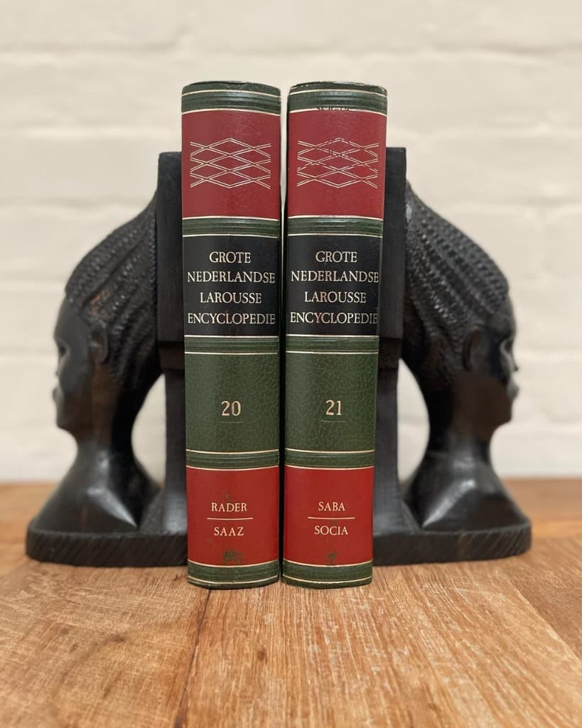 Тримачі для книг