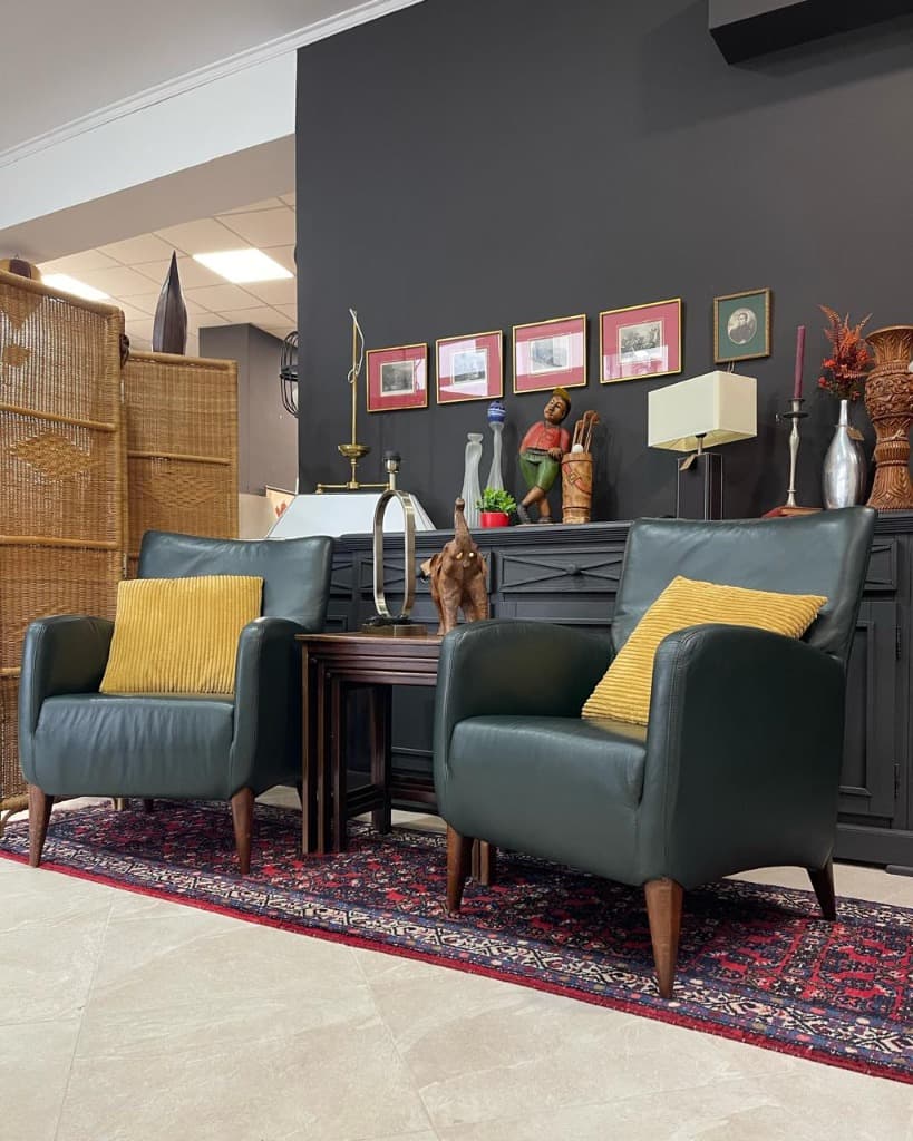 Зона відпочинку з кріслами