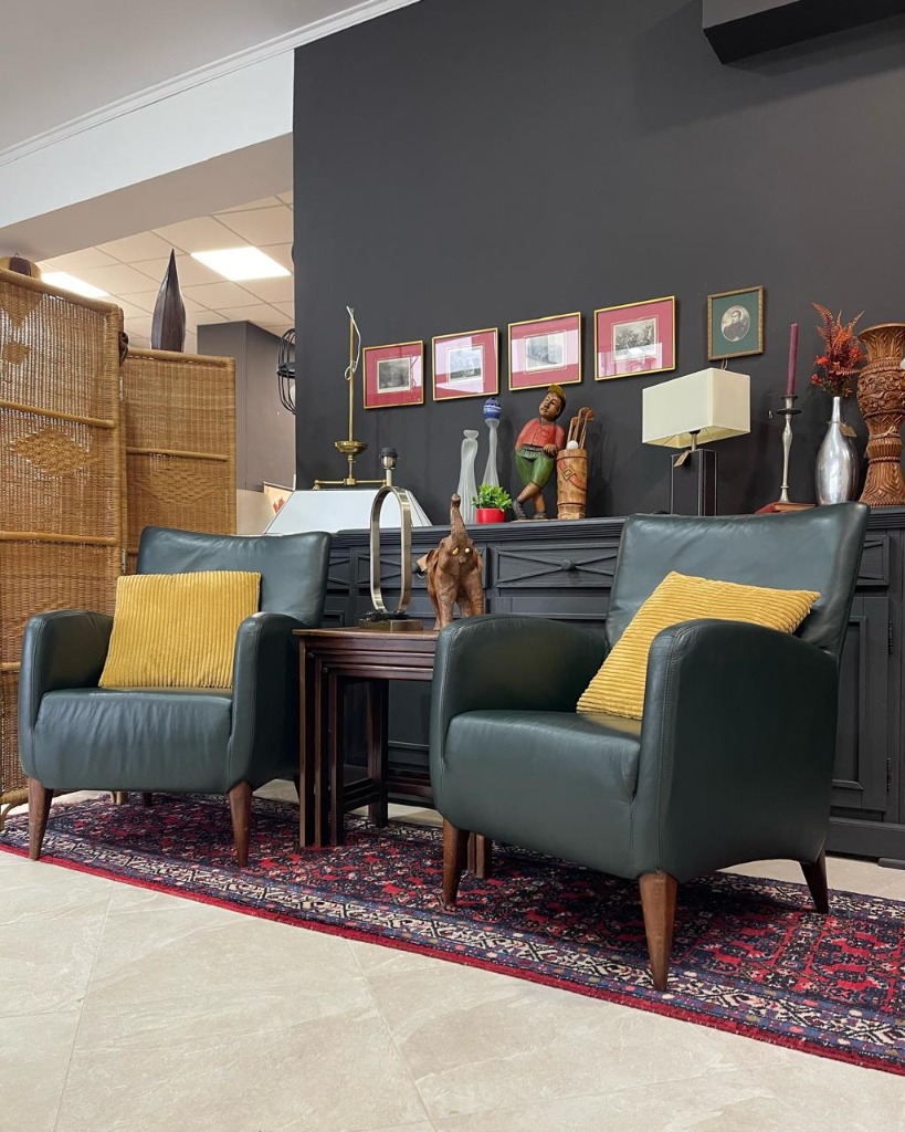 Зона відпочинку з кріслами